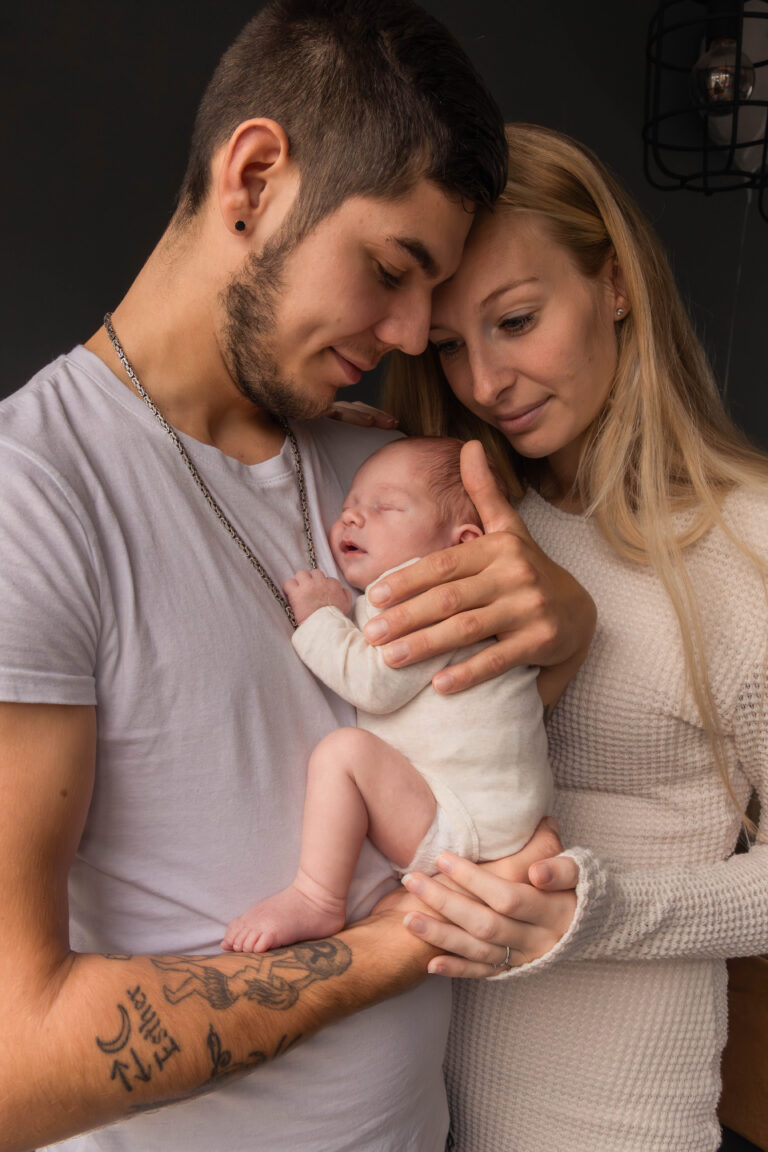 trotse ouders met hun pasgeboren baby in Groningen en omstreken Noord-Nederland